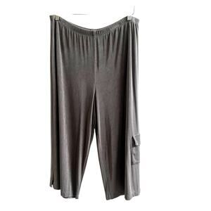 Chico’s Travelers Cropped Cargo Pants Liquid Knit Slinky Size 3/Large Pull On